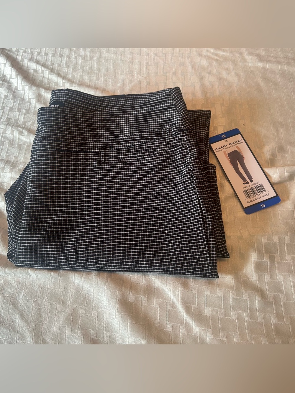 Hilary Radley Black & off White built-in tummy control panel